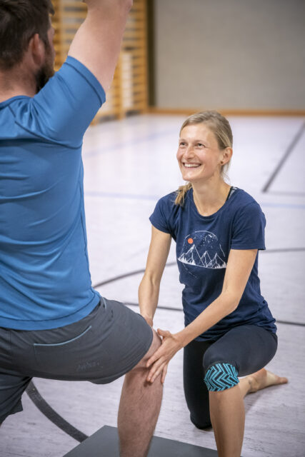 Assistierte Yogaübung